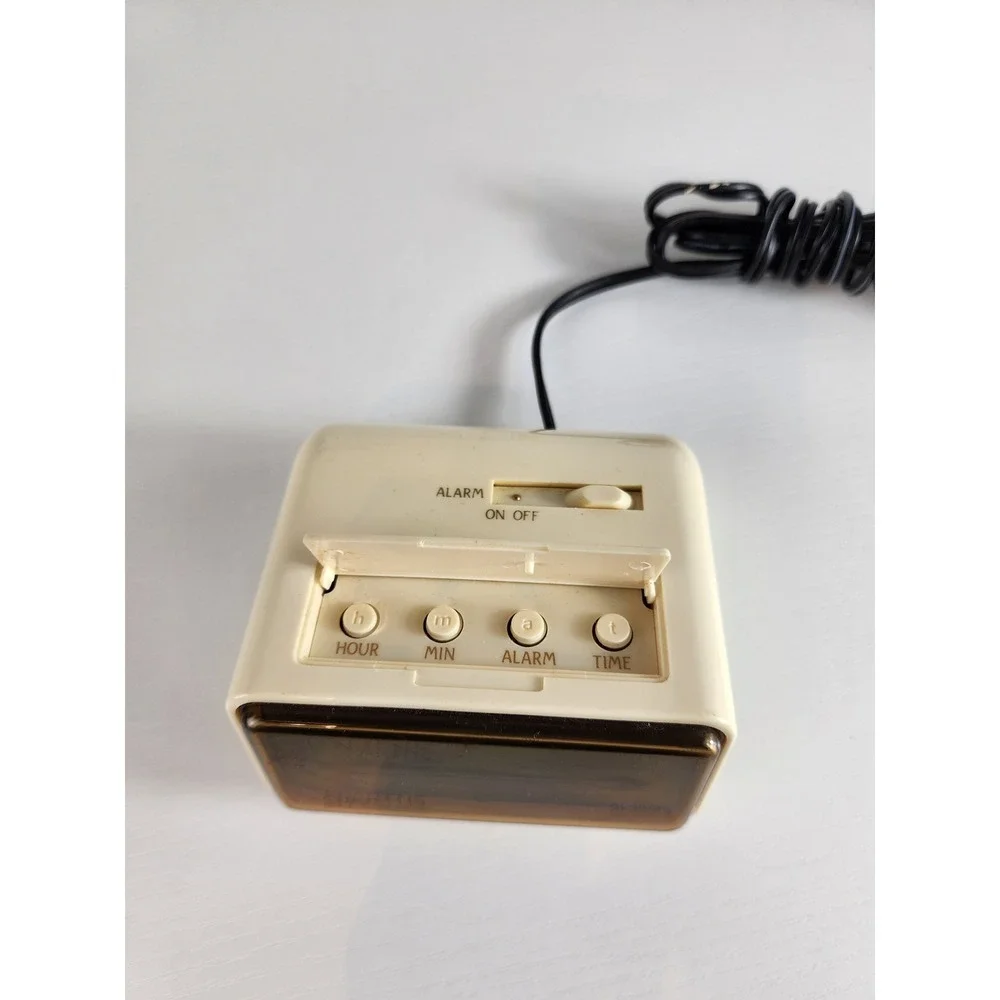 Vintage Spartus Digital Alarm Clock 1156-61 Cream Green LED Retro grannycore